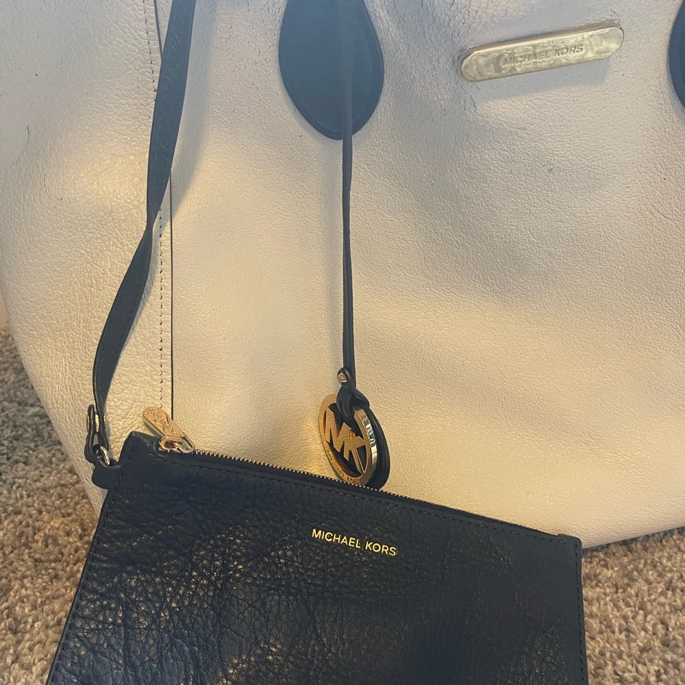 Michael Kors two totes in one reversible open tote with matching wristlet - Picture 7 of 13
